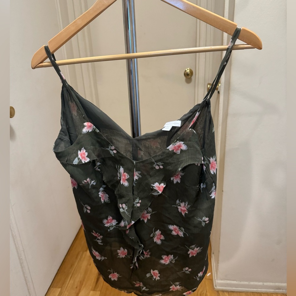 NWT NY & Co green and pink floral sleeveless top. Size XS.